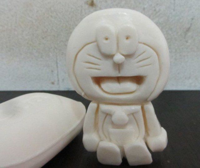 Gambar kerajinan patung dari sabun bentuk Doraemon