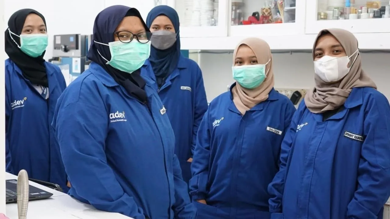Fasilitas Laboratorium di PabrikMaklon Kosmetik 4