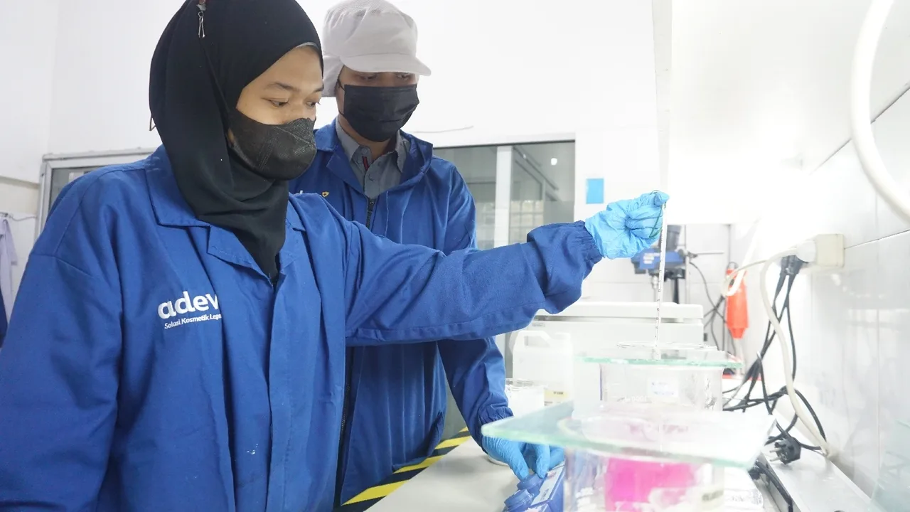 Fasilitas Laboratorium di PabrikMaklon Kosmetik 7