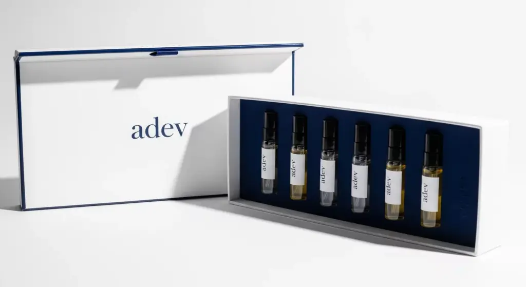 Tampilan discovery set parfum berisi botol vial kaca 5ml dalam kemasan karton elegan dengan logo adev.