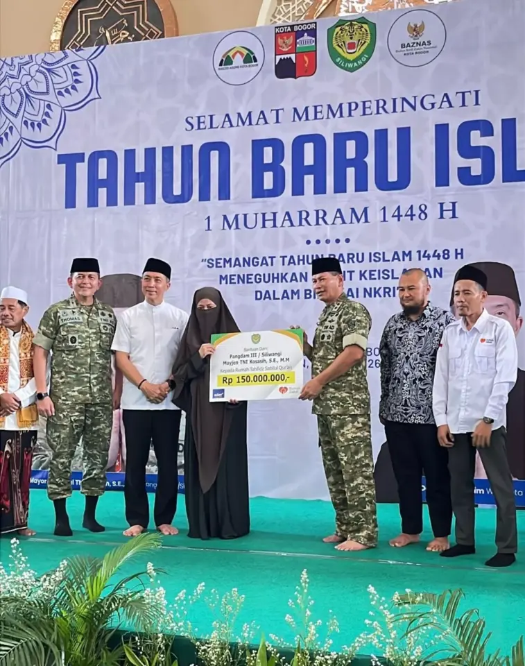 Penyerahan Simbolis oleh Para Tokoh